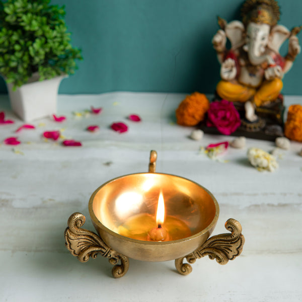 Brass Urli - beautifully crafted brass decorative bowl, golden finish, traditional Indian Urli, versatile home accent, ideal for floating flower petals or candles, adds a touch of elegance and tranquility to any space, perfect for creating a serene ambiance and enhancing interior decor, a timeless piece of art for both indoor and outdoor settings.